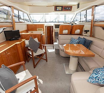 Our interior photography helps you to explore the boat before a visit